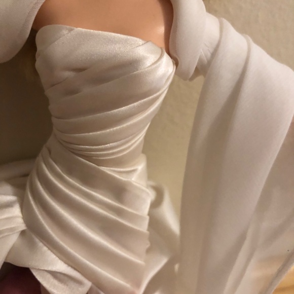 The Duchess of Diamonds Barbie with box - Picture 5 of 8